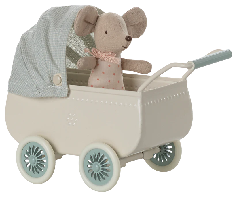 Maileg - Kinderwagen met babymuisje. Verwacht april.