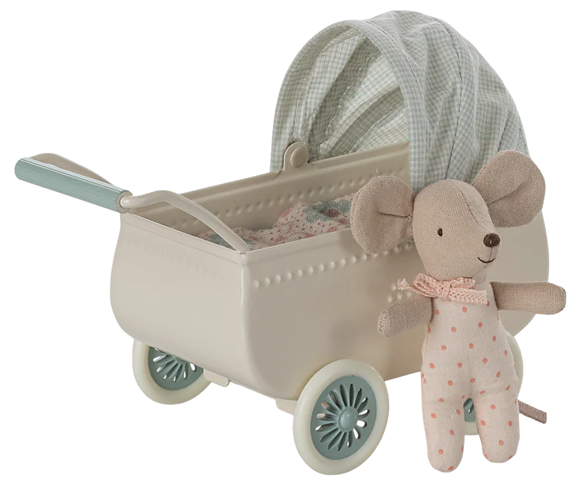 Maileg - Kinderwagen met babymuisje. Verwacht april.